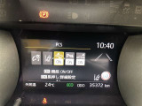 【プリクラッシュセーフティー】進路上の車両などに衝突の可能性があると判断した時には、警報を発して回避操作を促します。その時にブレーキを踏むと強力なブレーキアシストが作動します。