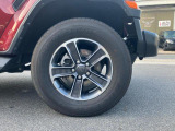 18インチ純正ホイール装備です。