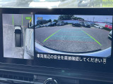 車を真上から見ているように、周囲の状況を把握しながら安心して駐車が行えるアラウンドビューモニター!