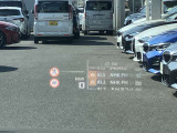 人気のヘッドアップディスプレイ!現在の車速、ナビゲーション・システムによるルート案内の矢印表示、チェック・コントロール、前車接近警告など、さまざまな情報をドライバーの視界内に直接表示いたします!