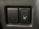 【シートヒーター】寒い日に重宝するシートヒーター!エアコンより早く温まってくれるので寒がりの人も安心ですね♪エアコンの温風は乾燥するから苦手、という方にもをおすすめです。