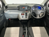 【インパネ】運転のしやすさを最優先に設計された見晴らしの良いフロントビュー。車両間隔が掴みやすく狭い道でも安心♪「安全」と「品質」を最優先に、安心してお乗りいただけるクルマを提供いたします。