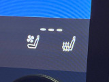 【シートヒーター&ベンチレーション】夏場は涼しい風でお尻や背中の熱やムレを防ぎ、冬はエアコンよりも早く温まってポカポカに!季節を問わず快適に過ごせます。