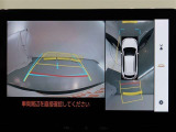 パノラミックビューモニター付きです。車両を上から見たような映像をディスプレイオーディオ画面に表示。運転席からの目視だけでは見にくい、車両周辺の状況をリアルタイムでしっかり確認できます。