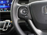 ハンドルにオーディオ操作用スイッチを備え、手を放さずに操作可能。安全性と利便性を両立しています。