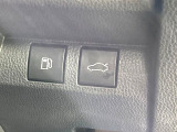 【パワーバックドア】スマートキーや運転席のボタンを押すだけでリアゲートが自動で開閉します!荷物を持っている時や、高い位置にあるバックドアを閉める際に便利な機能です♪