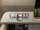 ハンドルの左下にETCがついています。高速道路の料金所の通過も楽々です。 カードの取り出しもしやすい場所についています。