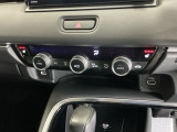 運転席/助手席シートヒーターで寒い日もすぐに温かくなり快適に過ごせます。3段階の温度調整が可能です