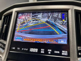 【バックカメラ】運転席から画面上で安全確認ができます。駐車が苦手な方にもオススメな便利機能です。