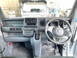 【インパネ】伸びやかで操作性の高いインパネ周り。毎日乗る車だからこそお気に入りの空間で。