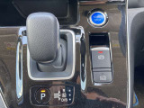 電動ブレーキ&オートホールドでブレーキ力を自動でキープ信号待ちなどの停車時に、ブレーキペダルを踏み続けていなくても自動的にブレーキ力がキープ。ペダルを踏み続けることによる足の疲れを緩和します。