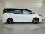 両側パワースライドドア付きだから、狭い駐車スペースなどでの 乗り降りラクラク!小さなお子さまのいるご家庭には嬉しい装備。