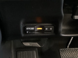 ハンドルの左下にETC2.0がついています。高速道路の料金所の通過も楽々です!。 カードの取り出しもしやすい場所についています。