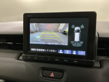リバースギアに入れるだけで後方の表示へ切り替わります。夜間や雨の日の駐車も楽になりますよ。