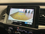 リバースギアに入れるだけで後方の表示へ切り替わります。夜間や雨の日の駐車も楽になりますよ。