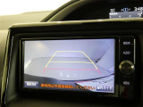 バックガイドモニターで、後方を確認しながら安心して駐車することができます。運転初心者も熟練者も必須の機能ですよ!