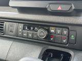 運転席助手席シートヒーター、オートエアコン、USBジャック