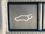 【パワーバックドア】スマートキーや運転席のボタンを押すだけでリアゲートが自動で開閉します!荷物を持っている時や、高い位置にあるバックドアを閉める際に便利な機能です♪