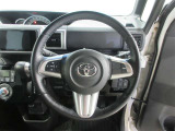 ステアリングから手を離さず、運転に集中したままオーディオ等の操作ができます。