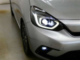 LEDヘッドライトです。デザイン性がよくとても明るいので、夜間の走行や悪天候でも安心です。しかも長寿命!
