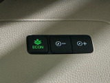 ★ECONスイッチ★ エコドライブを加速しよう!スイッチをONにすると、運転の仕方によるロスを抑え込み燃費をよくするようクルマが頑張ります(*^ー^*)燃費向上にチャレンジ♪