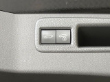 【ハンズフリーパワーバックドア】リアバンパー下部に足先を出し入れするだけでバックドアが自動で開閉♪両手が荷物でふさがっている時でもラクラク開閉操作が行えます!