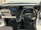 【前方視界】開放的な前方視界!運転がしやすく疲れにくいです♪窓が大きく、見通しがとっても良いおクルマですよ♪
