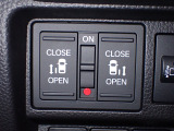 運転席からもスライドドアを楽々操作でスピーディーに!またスマートキーでも開閉できるので便利です。