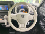 インテリアに合わせたデザインのステアリングは、運転される方のことも考え、運転しやすい形状、大きさです。是非一度、実際に触ってお確かめください。