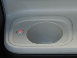 ホッとカップホルダーが運転席・助手席にあります。ホットドリンクをちょうど良い温度でキープしてくれる保温機能付で嬉しいです。