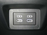 【充電用USB端子】デバイスの充電に便利です。※実際の接続端子は写真で確認or店舗までご気軽にお問合せください♪