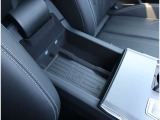 Audi正規ディーラーが高品質をお約束。高度な訓練・教育を受けたAudi専任メカニックが、100項目にもおよぶ精密な点検を実施。すべてクリアしたAudi車だけ、あなたのお手元に届けられるのです