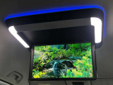 リア席用フリップダウンモニターが装着されています!後席での移動時間も快適で楽しい時間になります♪