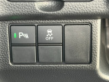 パーキングセンサーもついておりますので駐車などが苦手な方も安心して運転が可能です。