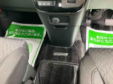 中古車をお選びいただく際に気になる走行距離や修復歴などに加えてキズ・凹みの有無・状態や消耗品の交換、今までの整備状況が &ldquo;ダイハツ認定中古車カルテ&rdquo;でわかります。