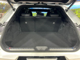 積み下ろしのしやすいデッキにはたっぷりと荷物を積み込んでいただけます。遊びから仕事まで、様々なシーンで頼れます♪