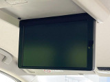 【フリップダウンモニター】大画面モニターで後席でもエンタメをお楽しみいただけます。小さなお子様にも大人気の装備です♪