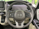 インテリアに合わせたデザインのステアリングは、運転される方のことも考え、運転しやすい形状、大きさです。是非一度、実際に触ってお確かめください。
