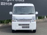 フロントガラスの上部には衝突軽減ブレーキの装置も付いており、より安全に運転を楽しんでいただくことができます。
