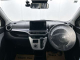 落ち着いたカラーの内装で、ゆったりと運転したい方に。