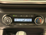 AUTOエアコンを装備しています♪室内の温度を設定するとセンサーが室温を感知して、温度、風量を自動的にコントロ-ルして快適な空間を作ってくれます!