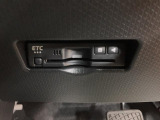 ETCを装備しています☆有料道路の料金所をノンストップで通過できてとても便利です☆高速道路のETC割引なども使えるのであるに越したことはない機能です!