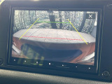 【バックカメラ】駐車時に後方がリアルタイム映像で確認できます。大型商業施設や立体駐車場での駐車時や、夜間のバック時に大活躍!運転スキルに関わらず、今や必須となった装備のひとつです!