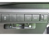 オートマチックハイビームとは、先行車や対向車のライトを認識し、ハイビームとロービームを自動で切り替える機能です。夜道の視界を確保します。詳細は販売店スタッフまでおたずねください。