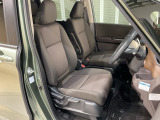 乗降がしやすい運転席。高さが調節できて小柄な方でも運転しやすいポジションをとることができます。