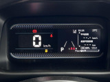 [マルチインフォメーションディスプレイ]メーター内のディスプレイで燃費など様々な車両情報が表示されます。
