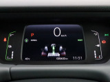 運転時の視界周辺の見やすい位置にメーターをレイアウト。視線の流れを断ち切らない、ストレスフリーで美しい運転動作を可能にします。またマルチインフォメーションディスプレイで、様々な情報が確認できます。