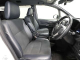 ゆったり室内で運転もしやすいです♪使い勝手の良い配置も考えられています!!