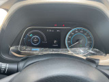 視認性の高いメーターで運転情報を的確に把握できます