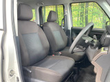運転席シート廻りは使用感も少なく、良好な状態となっています。前オーナー様が丁寧に使っていたことがよくわかりますね。